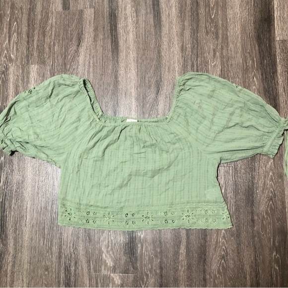 American Eagle Sage Green Eyelet Lace Square Neck Crop Top | Puff Sleeves M - Picture 1 of 7